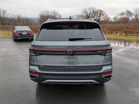 New 2026 Volkswagen Taos SE image 4