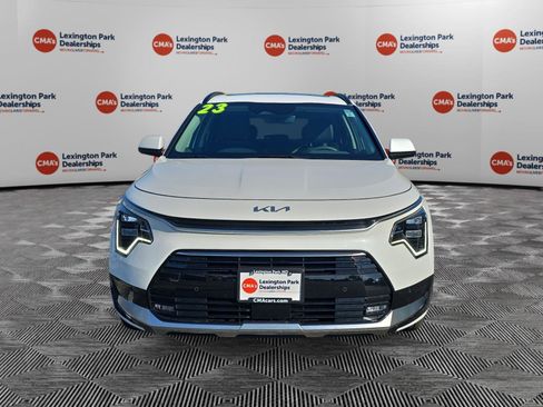 Used 2023 Kia Niro SX Touring FWD image 2