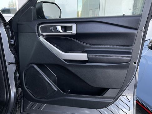 Used 2022 Ford Explorer XLT w/ Equipment Group 202A image 18