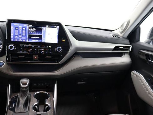 Used 2021 Toyota Highlander Platinum AWD/4WD image 27