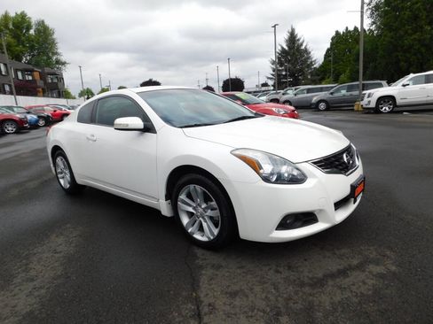 Used 2012 Nissan Altima 2.5 S w/ 2.5S Premium Pkg FWD image 1