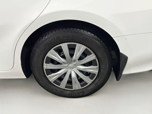 Used 2020 Toyota Camry LE FWD image 31