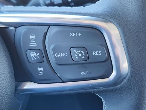 Used 2025 Jeep Wrangler Unlimited Sahara AWD/4WD image 13