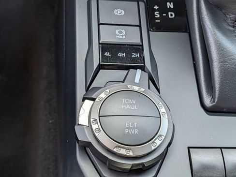 Used 2025 Toyota Tacoma SR5 AWD/4WD image 18