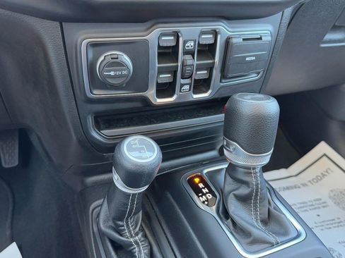 Used 2021 Jeep Wrangler Unlimited Sahara AWD/4WD image 22