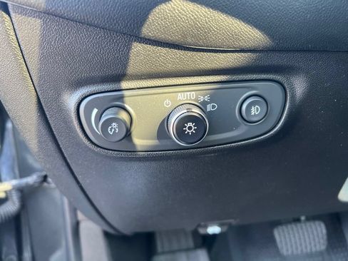 Used 2021 Chevrolet Equinox Premier FWD image 11
