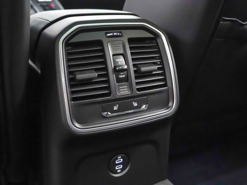 Used 2026 Porsche Macan AWD/4WD image 20