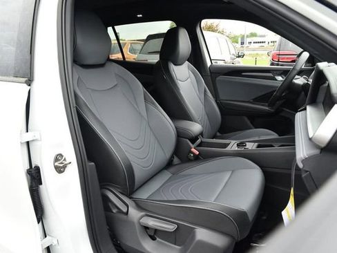 New 2026 Volkswagen Tiguan SE R-Line image 20