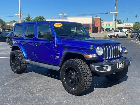 Used 2019 Jeep Wrangler Unlimited Sahara w/ Uconnect 4C Nav & Sound Group AWD/4WD image 33