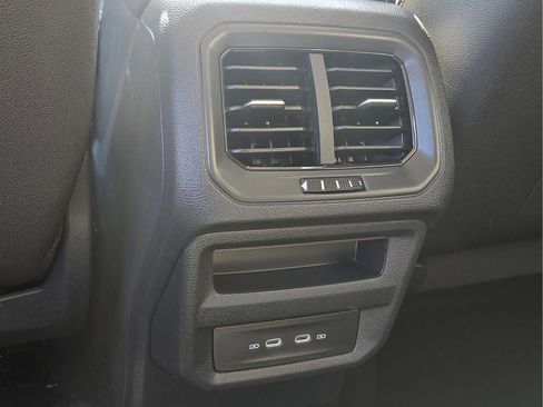 New 2026 Volkswagen Taos SE image 13