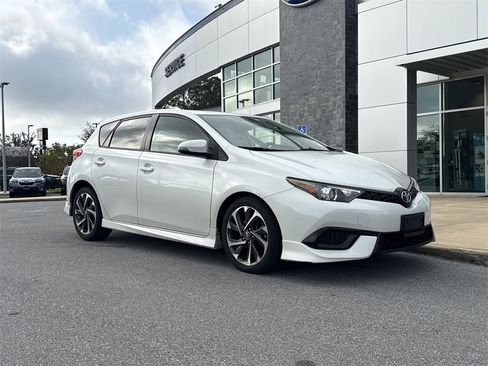 Used 2018 Toyota Corolla iM image 11