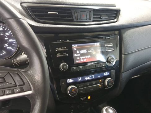 Used 2017 Nissan Rogue SV AWD/4WD image 31