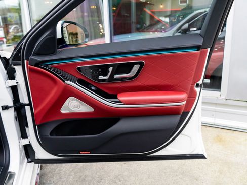 Used 2023 Mercedes-Benz S 580 4MATIC Sedan image 44