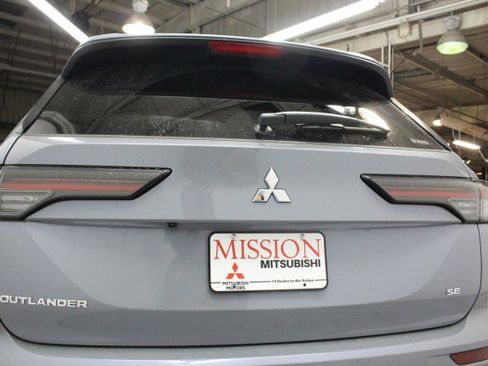 New 2026 Mitsubishi Outlander SE image 4
