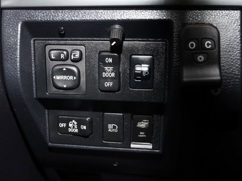 Used 2020 Toyota Tundra Platinum image 37