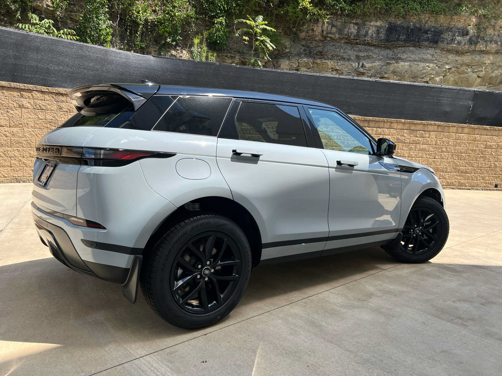 Used 2025 Land Rover Range Rover Evoque S AWD/4WD image 3