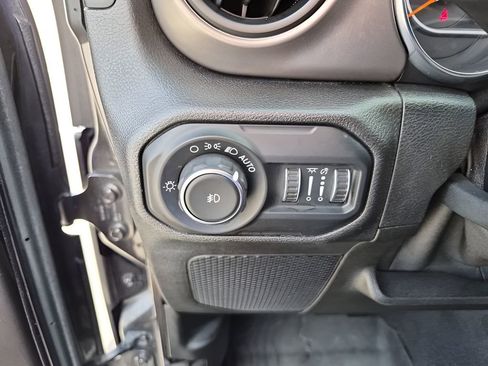 Used 2019 Jeep Wrangler Unlimited Sport S image 31