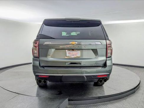 Used 2023 Chevrolet Suburban Premier image 7
