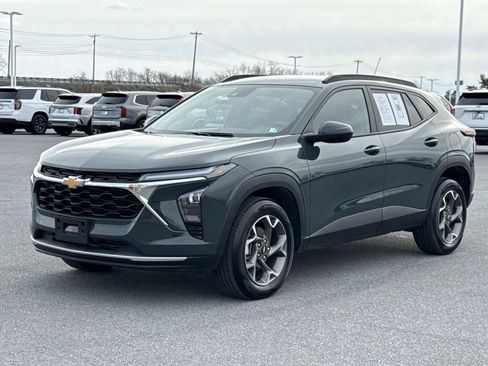 Used 2025 Chevrolet Trax LT image 27