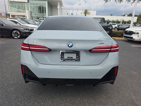 Used 2026 BMW i5 eDrive40 w/ M Sport Package RWD image 3