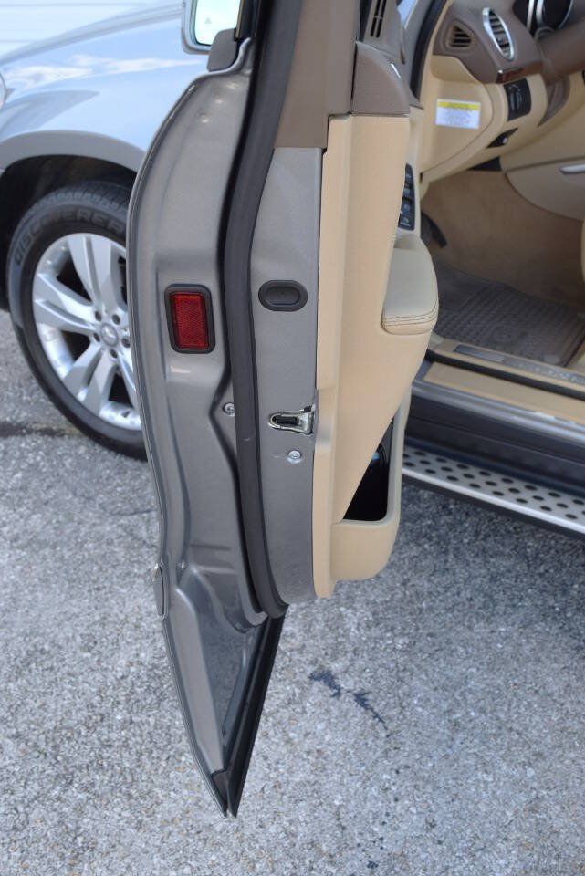 Used 2012 Mercedes-Benz GL 320 BlueTEC 4MATIC image 40