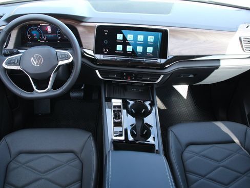 Certified 2026 Volkswagen Atlas SE FWD image 23