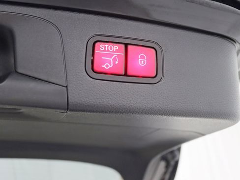 Used 2017 Mercedes-Benz GLC 300 4MATIC w/ Premium 2 Package image 39