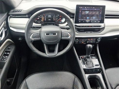 Used 2024 Jeep Compass Limited image 11