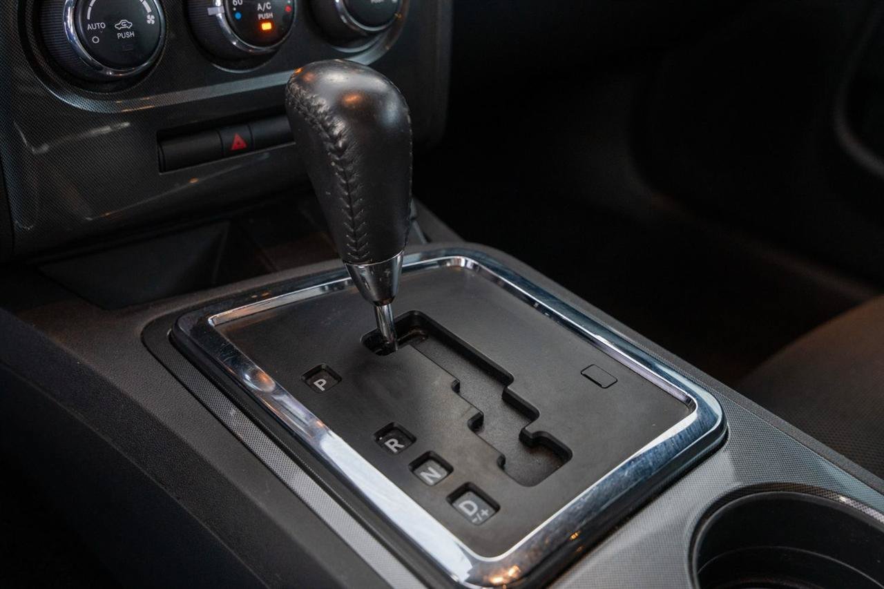 Used 2014 Dodge Challenger SXT RWD image 16