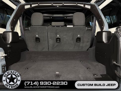 Used 2025 Jeep Wrangler Unlimited Rubicon 4xe w/ Convenience Group AWD/4WD image 29