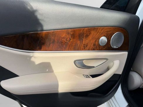 Used 2017 Mercedes-Benz E 300 4MATIC image 19