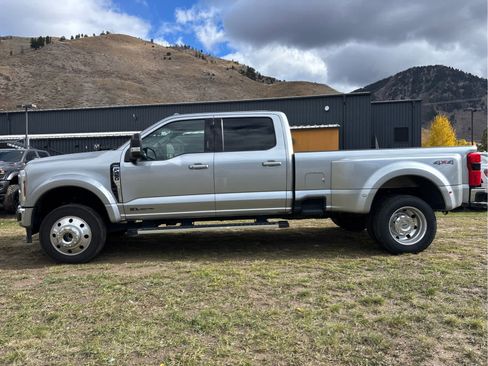 Used 2024 Ford F450 Lariat w/ Camper Package image 5