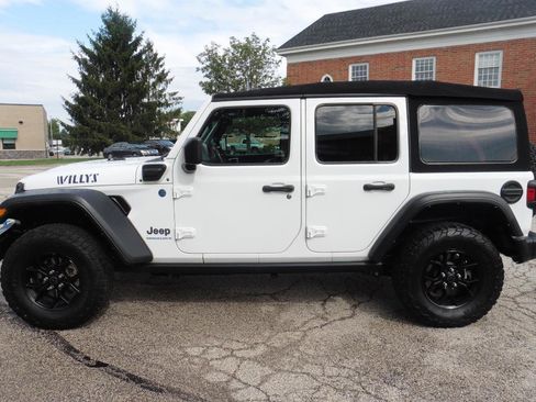 Used 2024 Jeep Wrangler Unlimited AWD/4WD image 18