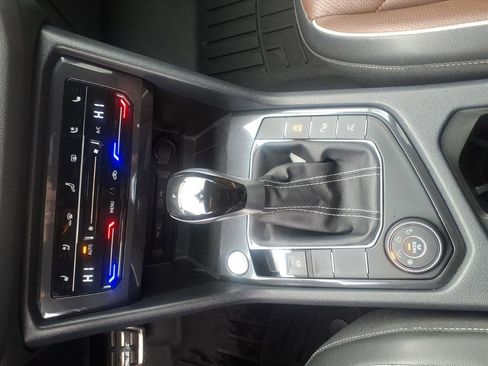 Certified 2022 Volkswagen Tiguan SEL R-Line image 28