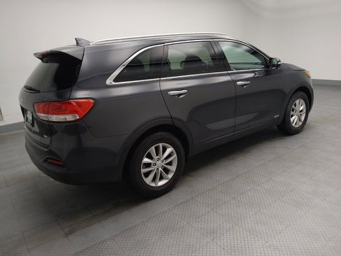 Used 2017 Kia Sorento LX w/ LX Convenience Package image 10