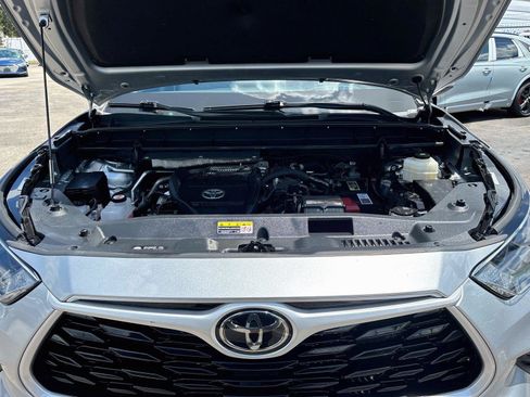 Used 2023 Toyota Highlander LE FWD image 29