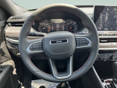 Used 2025 Jeep Compass Trailhawk AWD/4WD image 18