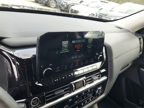 Used 2024 Nissan Pathfinder SL image 20