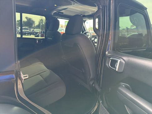 Used 2024 Jeep Wrangler Unlimited Rubicon w/ XTREMEE 35" Tire Package image 4