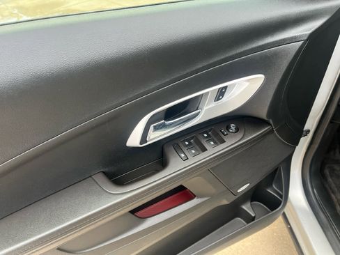 Used 2016 Chevrolet Equinox LTZ w/ Enhanced Convenience Package image 29