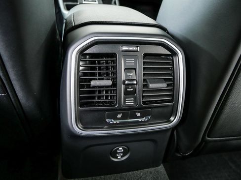 Certified 2025 Porsche Macan image 21