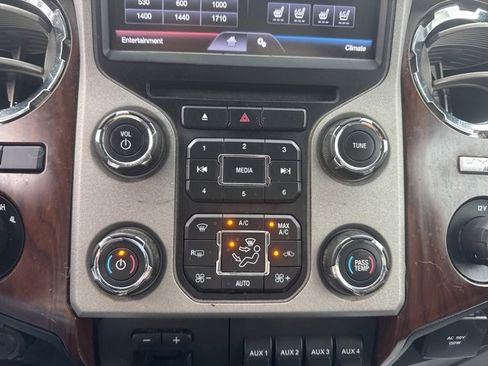 Used 2013 Ford F250 Lariat w/ Chrome Pkg image 18