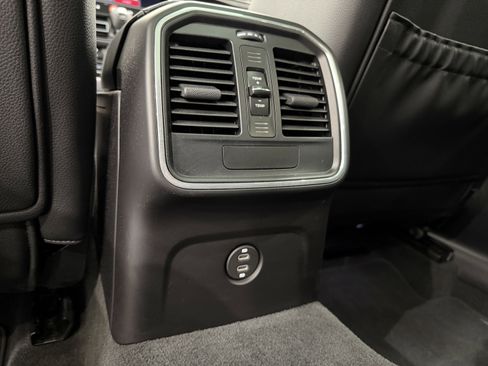 Certified 2022 Porsche Macan image 21