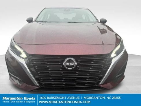 Used 2025 Nissan Altima 2.5 SV FWD image 2