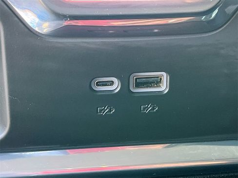 Used 2024 GMC Sierra 2500 SLT w/ SLT Premium Package image 26