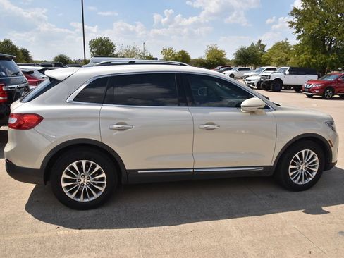 Used 2018 Lincoln MKX Select w/ Select Plus Package FWD image 6
