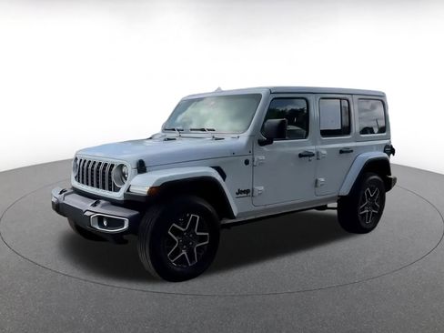Used 2025 Jeep Wrangler Sahara image 7