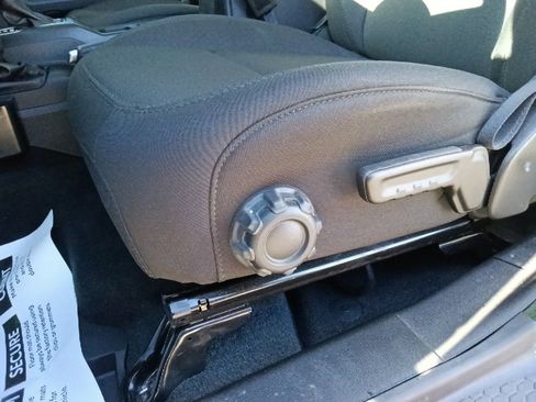 Used 2022 Jeep Wrangler Unlimited Sport image 16