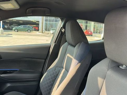 Used 2021 Toyota C-HR XLE FWD image 15