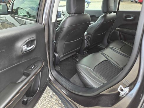 Used 2018 Jeep Compass Latitude w/ Popular Equipment Group FWD image 18